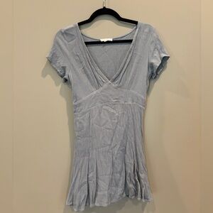 Green V-neck dress with short sleeves